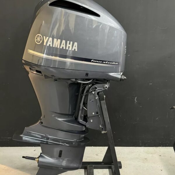 Yamaha F300 DETX outboard engine