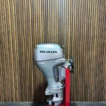 2000 Honda BF8SRU outboard engine